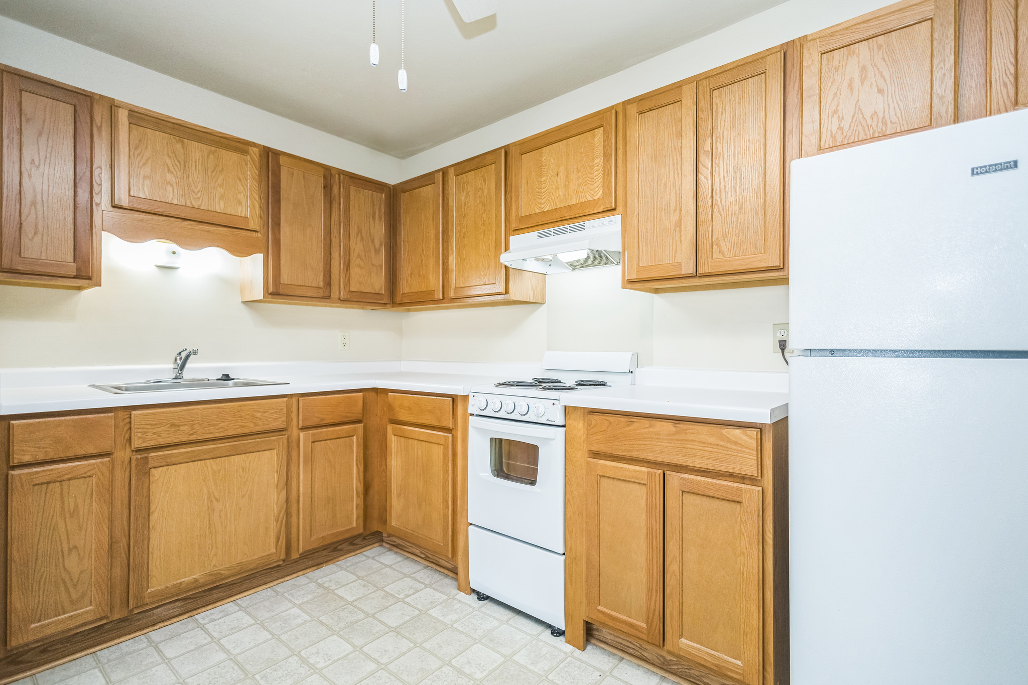 10020_W_Forest_Home_Ave_Hales_Corners_WI_53130_USA-Kitchen-IMG_0164.jpg