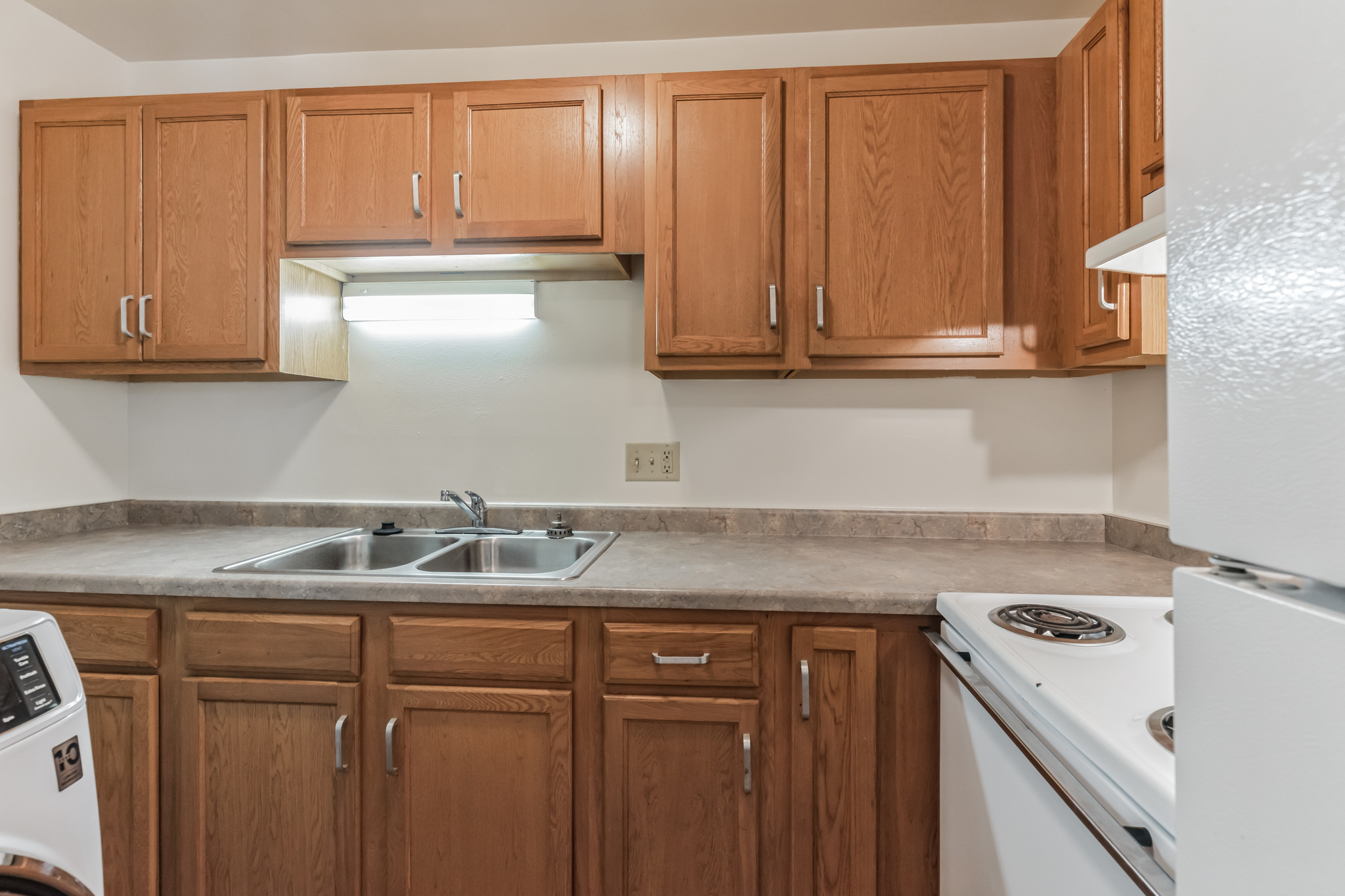 1300_N_9th_Ave_Wausau_WI_54401_USA-Kitchen-MG_3223.jpg