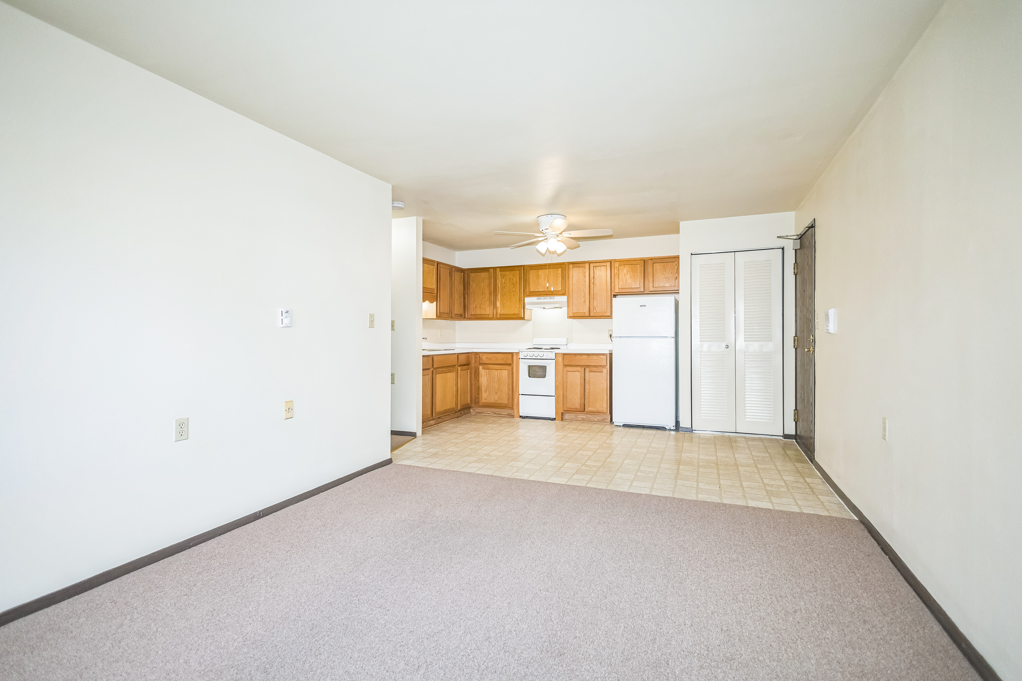 24610020_W_Forest_Home_Ave_Hales_Corners_WI_53130_USA-Kitchen-IMG_0162.jpg
