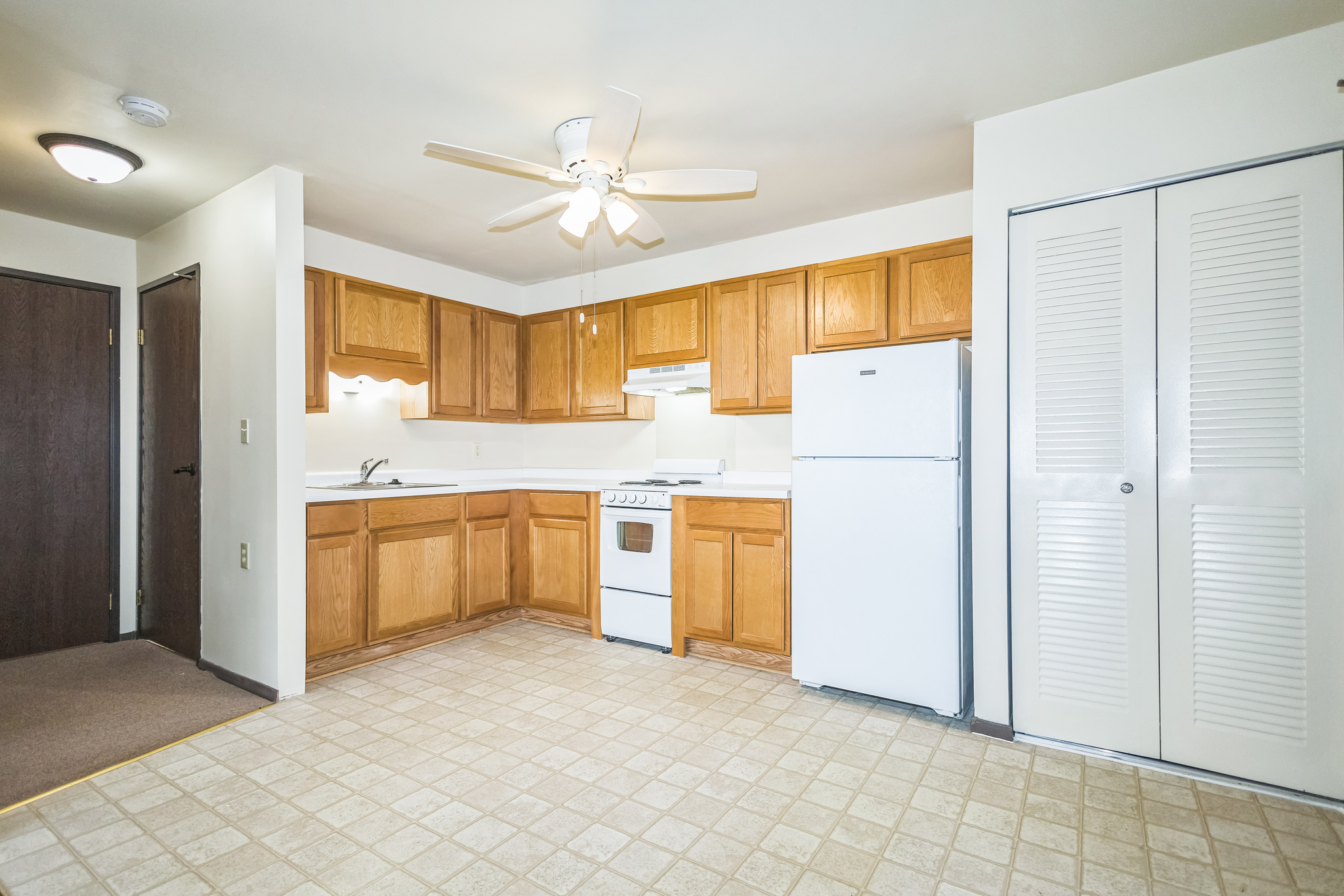 24610020_W_Forest_Home_Ave_Hales_Corners_WI_53130_USA-Kitchen-IMG_0163.jpg