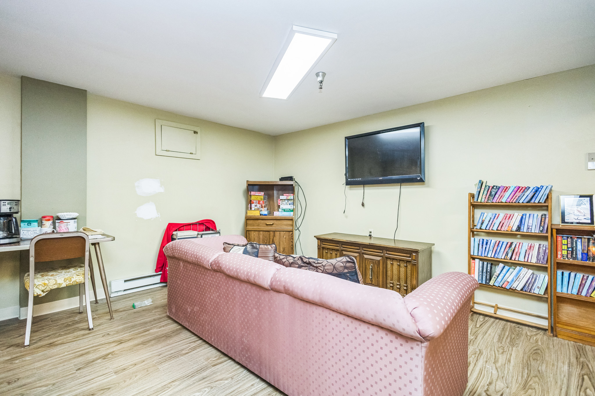 24610020_W_Forest_Home_Ave_Hales_Corners_WI_53130_USA-Living_room-IMG_0172.jpg