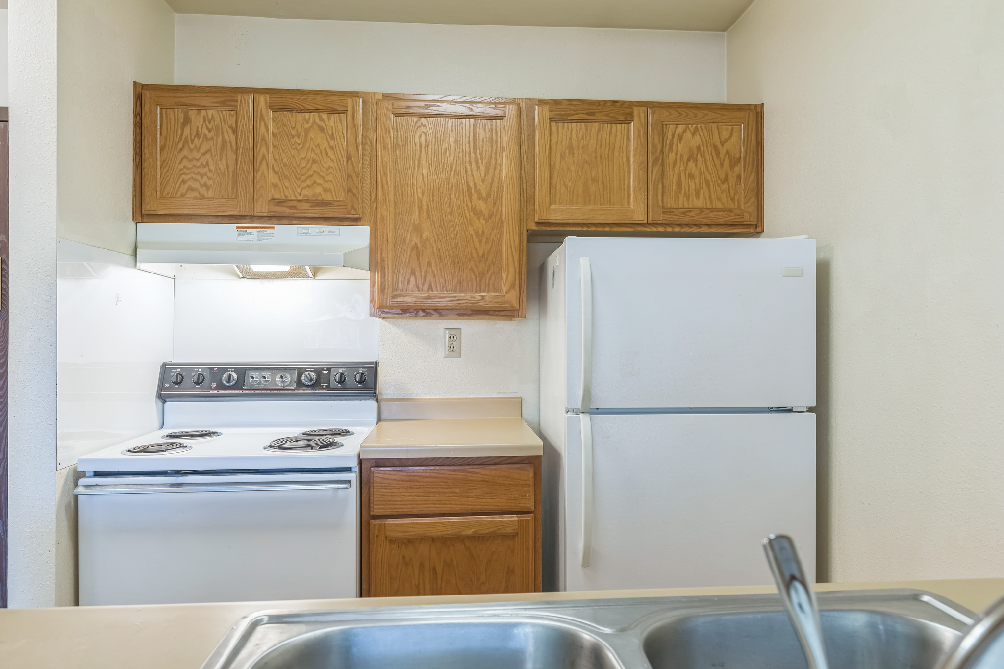 302700_Division_St_Park_Falls_WI_54552_USA-Kitchen-MG_0444.jpg