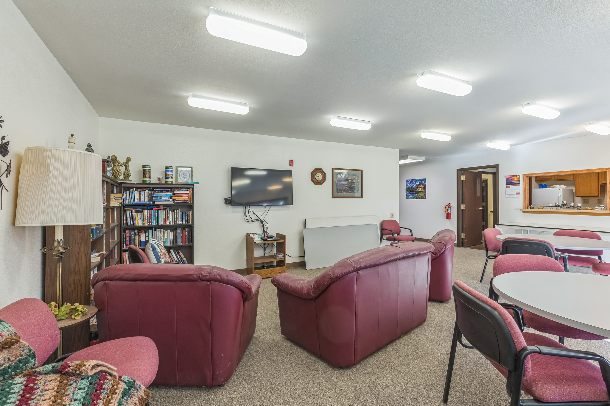 303495_S_Lake_Ave_Phillips_WI_54555_USA-Living_room-MG_0306.jpg