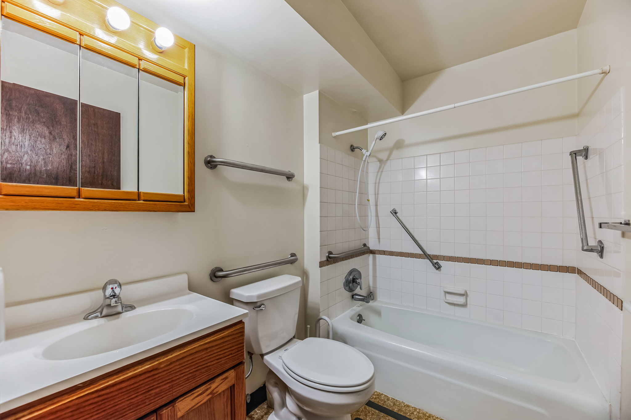 337120_3rd_Ave_Clear_Lake_WI_54005_USA-Bathroom-120_3rd_Ave_Clear_Lake_WI_54005_USA_2011.jpg