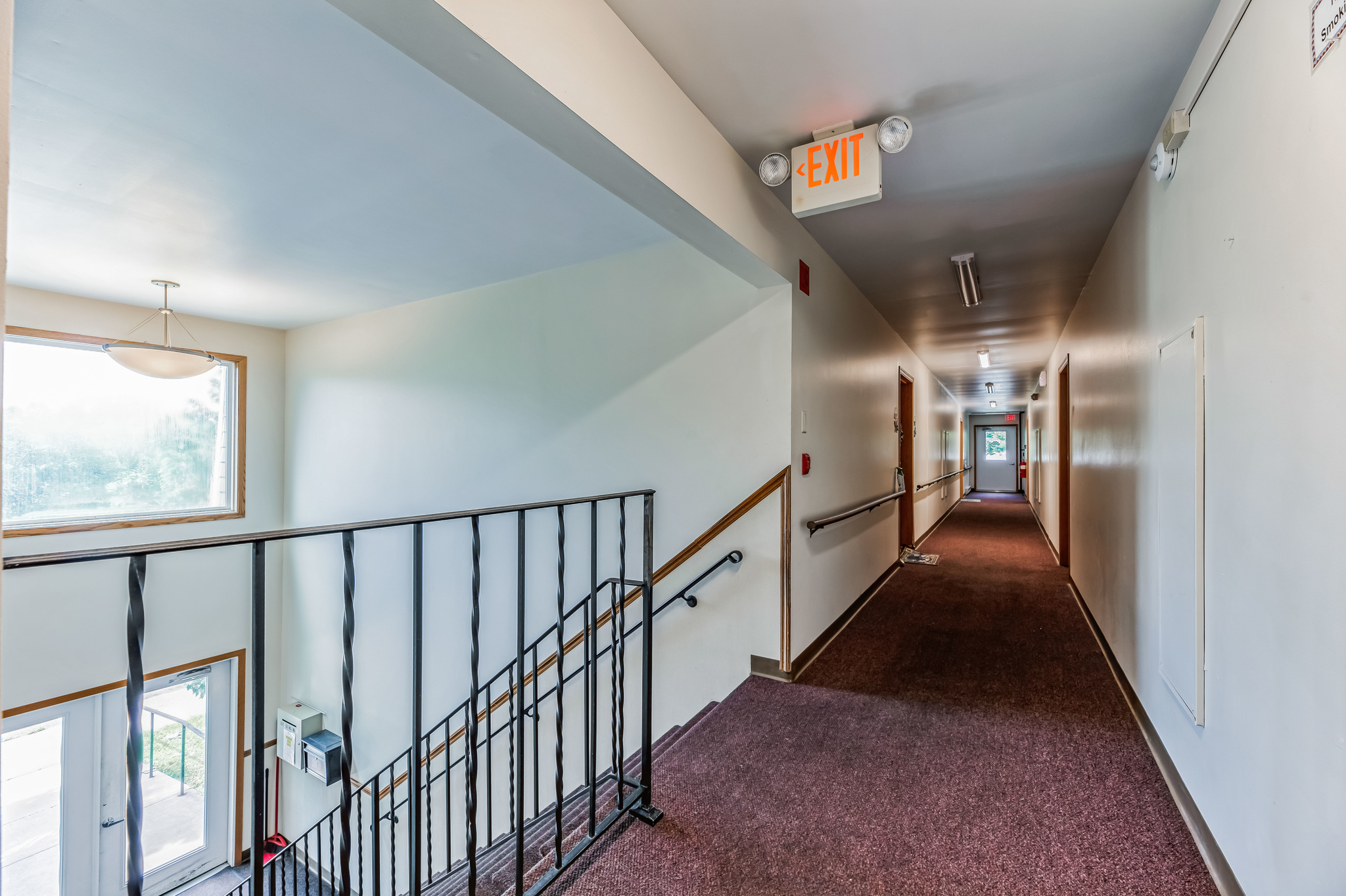 337120_3rd_Ave_Clear_Lake_WI_54005_USA-Foyer-120_3rd_Ave_Clear_Lake_WI_54005_USA_2001.jpg