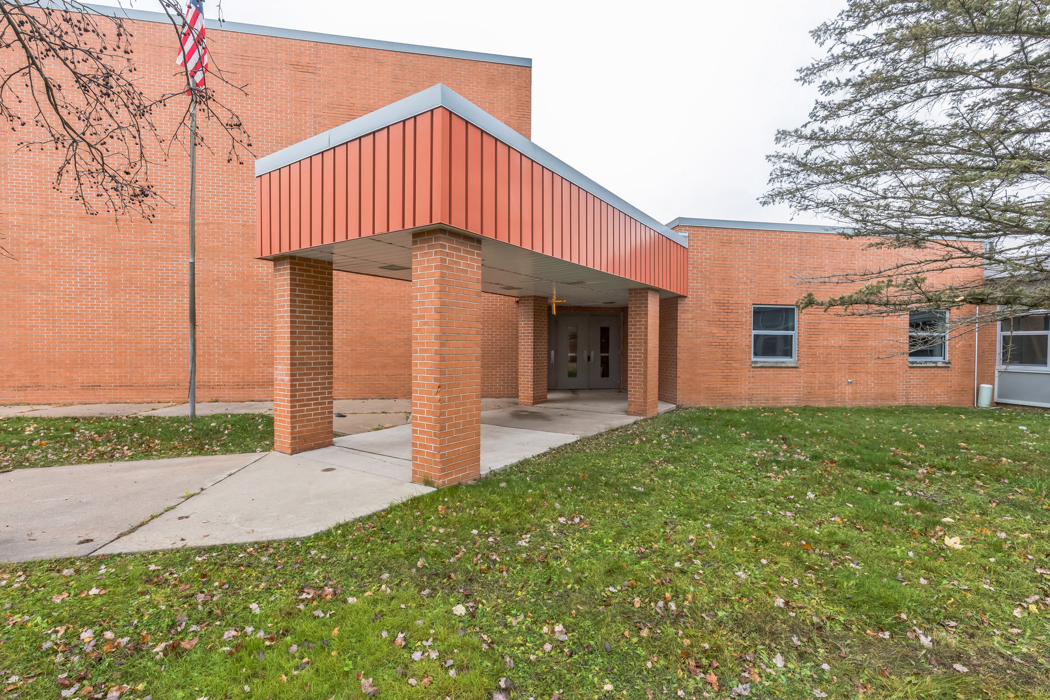 383624_E_6th_St_S_Ladysmith_WI_54848_USA-Exterior-_MG_2343.jpg