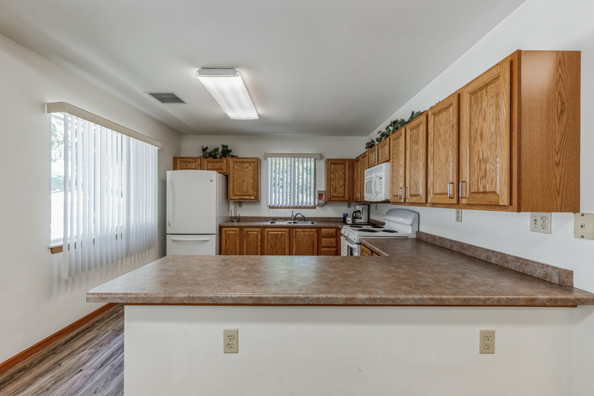 88537_S_Neenah_Ave_Sturgeon_Bay_WI_54235_USA-Kitchen-DSC_9066.jpg