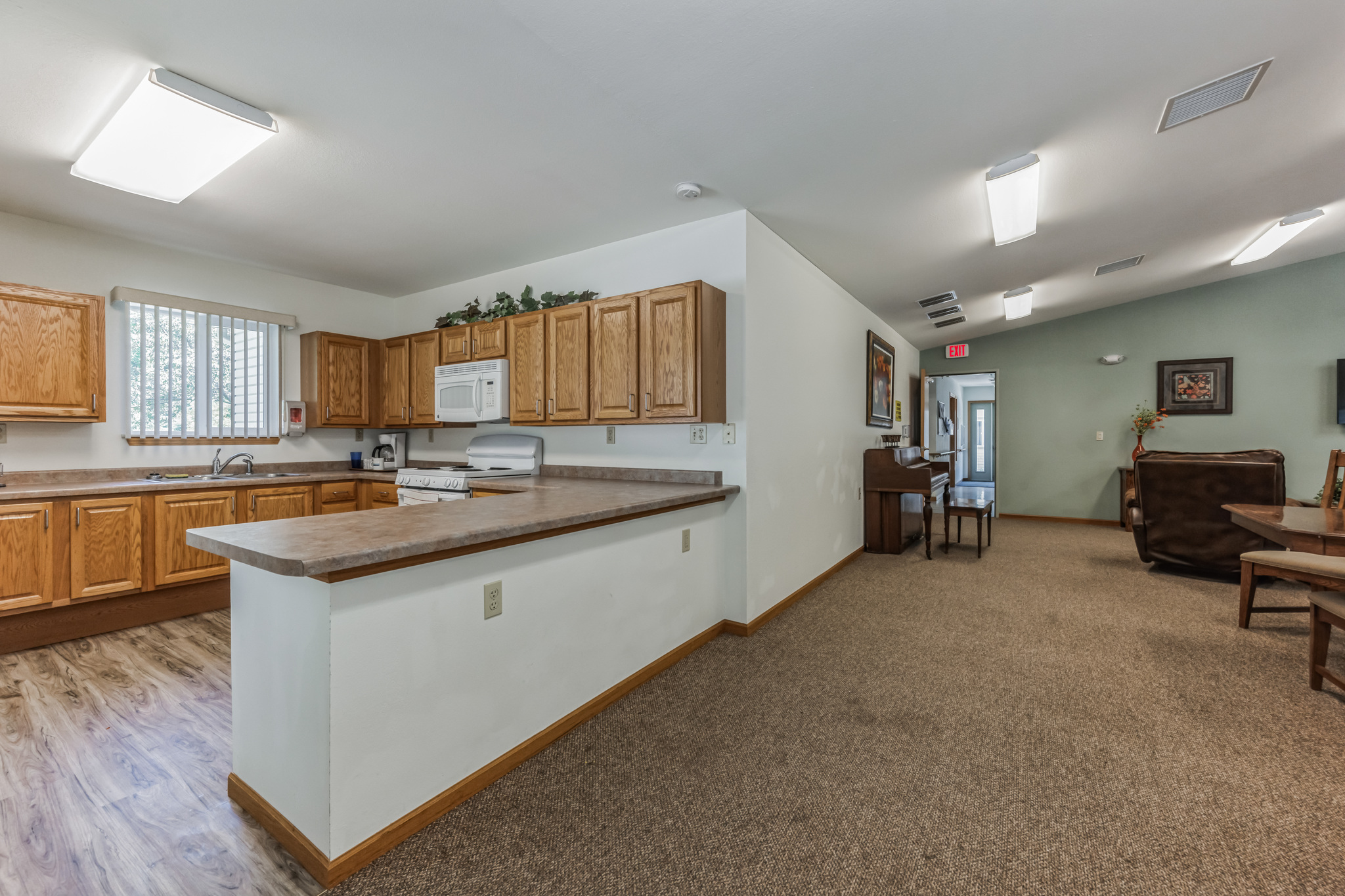 88537_S_Neenah_Ave_Sturgeon_Bay_WI_54235_USA-Kitchen-DSC_9093.jpg