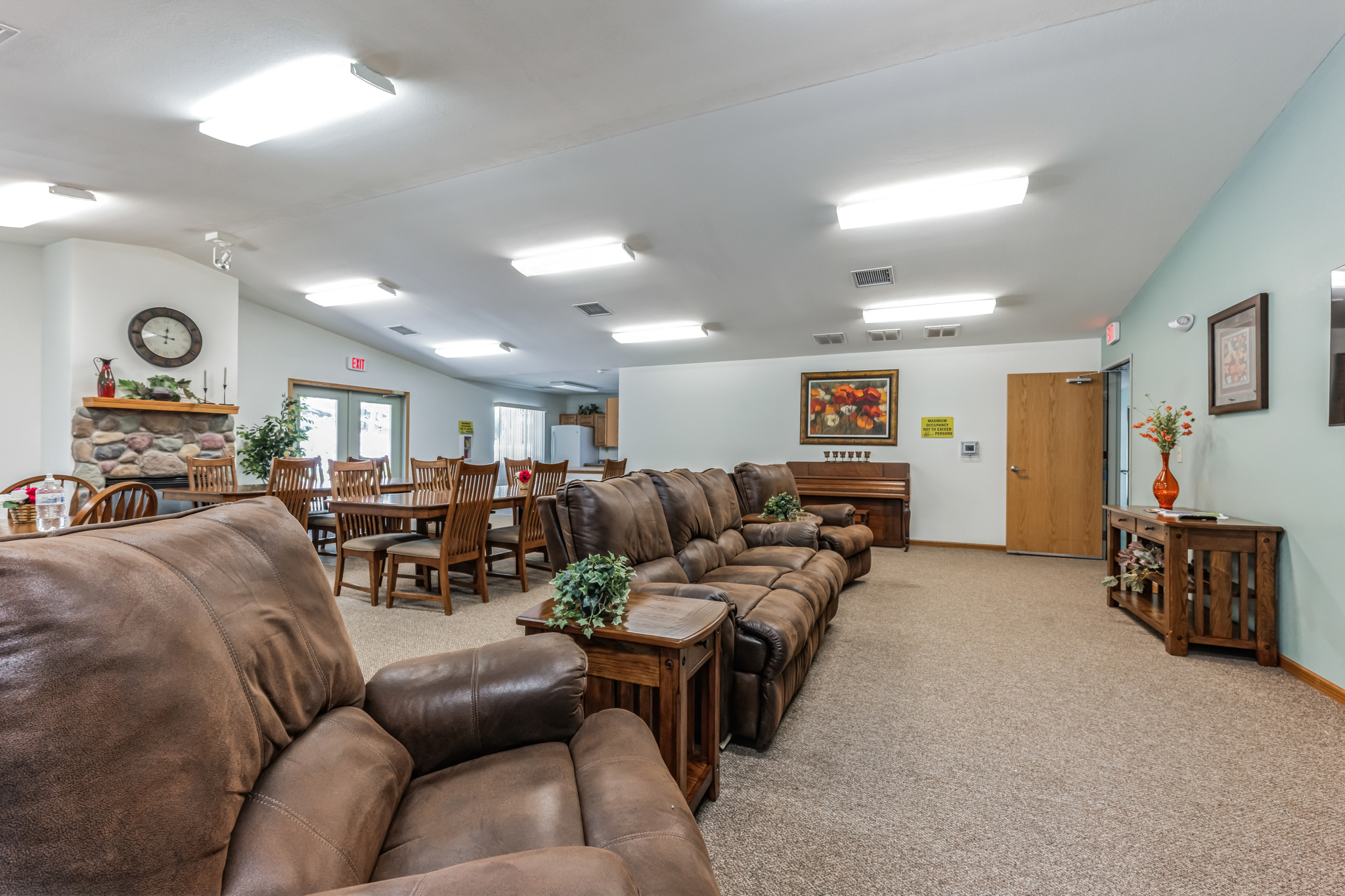 88537_S_Neenah_Ave_Sturgeon_Bay_WI_54235_USA-Living_room-DSC_9063.jpg