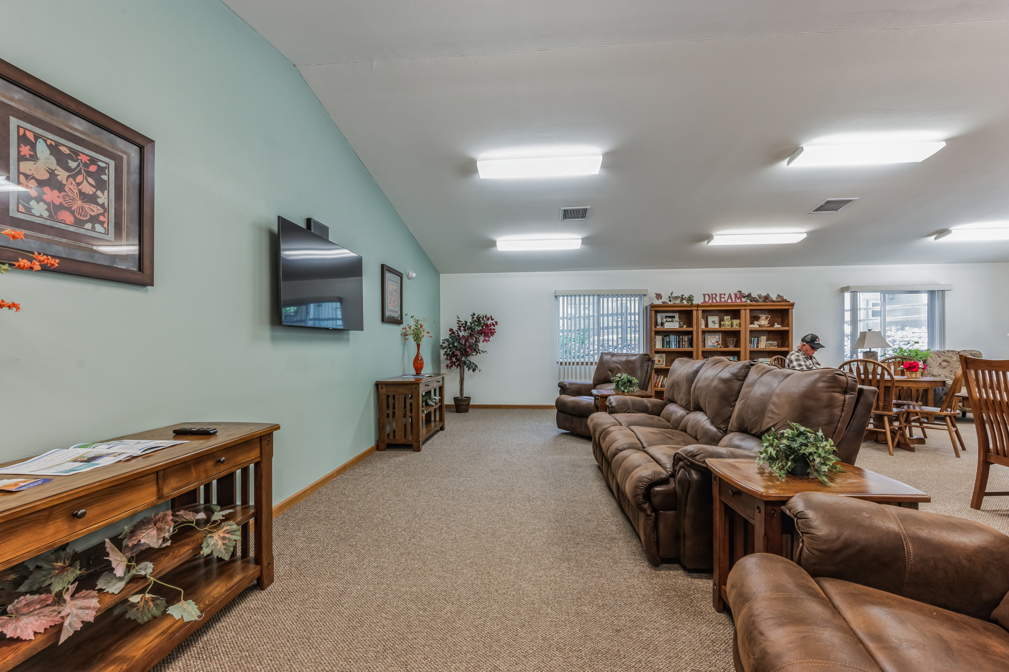 88537_S_Neenah_Ave_Sturgeon_Bay_WI_54235_USA-Living_room-DSC_9096.jpg